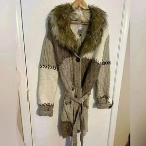 CHICO’S belted long sweater with fur collar MED LARGE